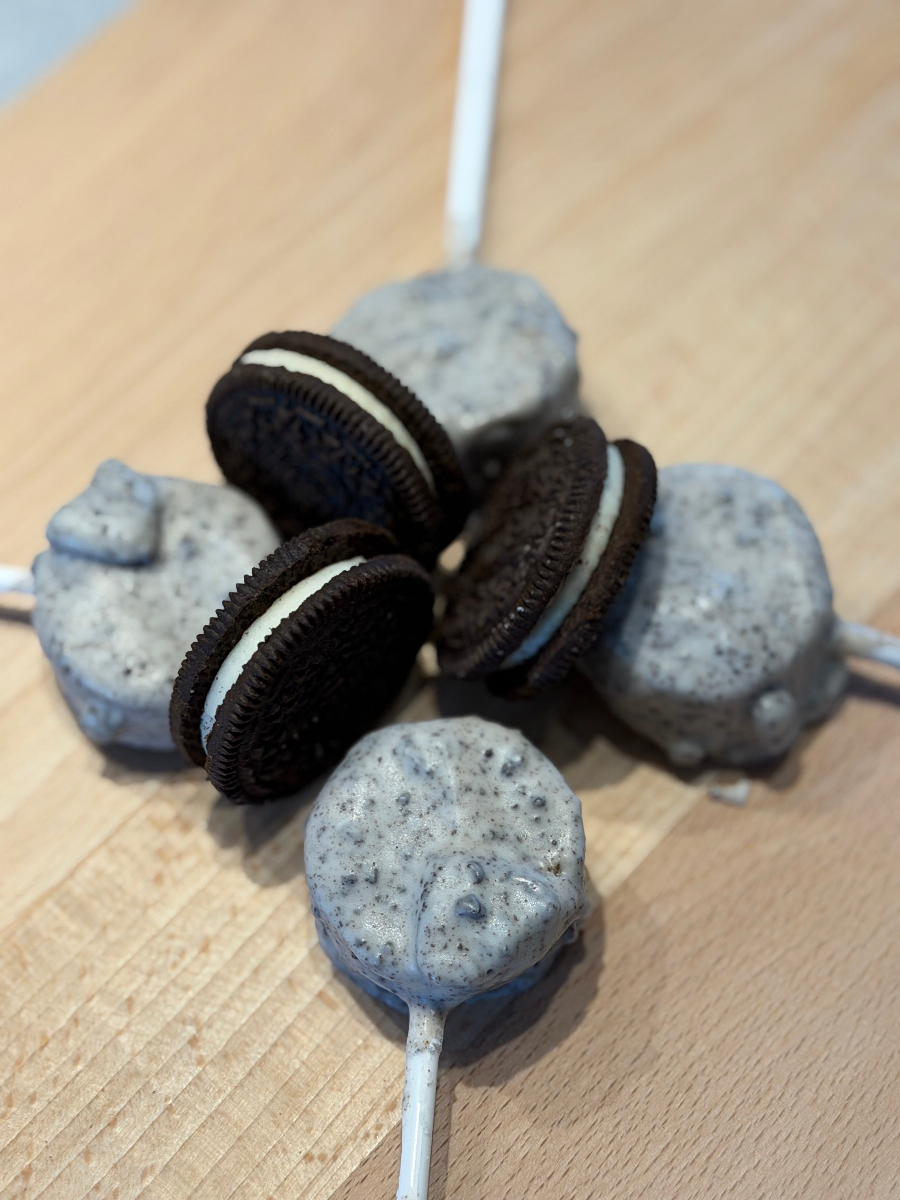 Cookies & Cream Cakepop